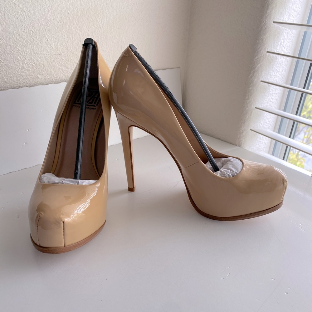 NEW Pour La Victorie Irina Platform Pump Size 8.5